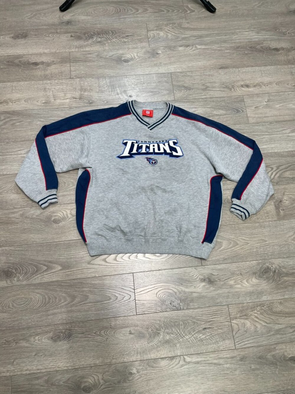 Vintage‎ Tennessee Titans NFL V-Neck Crewneck Sweatshirt Grey Large Blue Trim